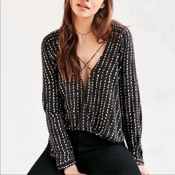 Silence + Noise black and white cross front top - Picture 1 of 5